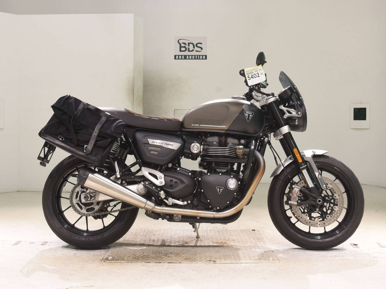 Triumph SPEED TWIN, right