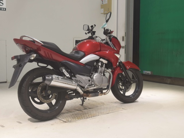 Suzuki GSR250 — фото 5