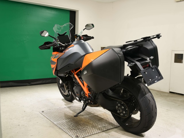 KTM 1290 SUPERDUKE GT — фото 6