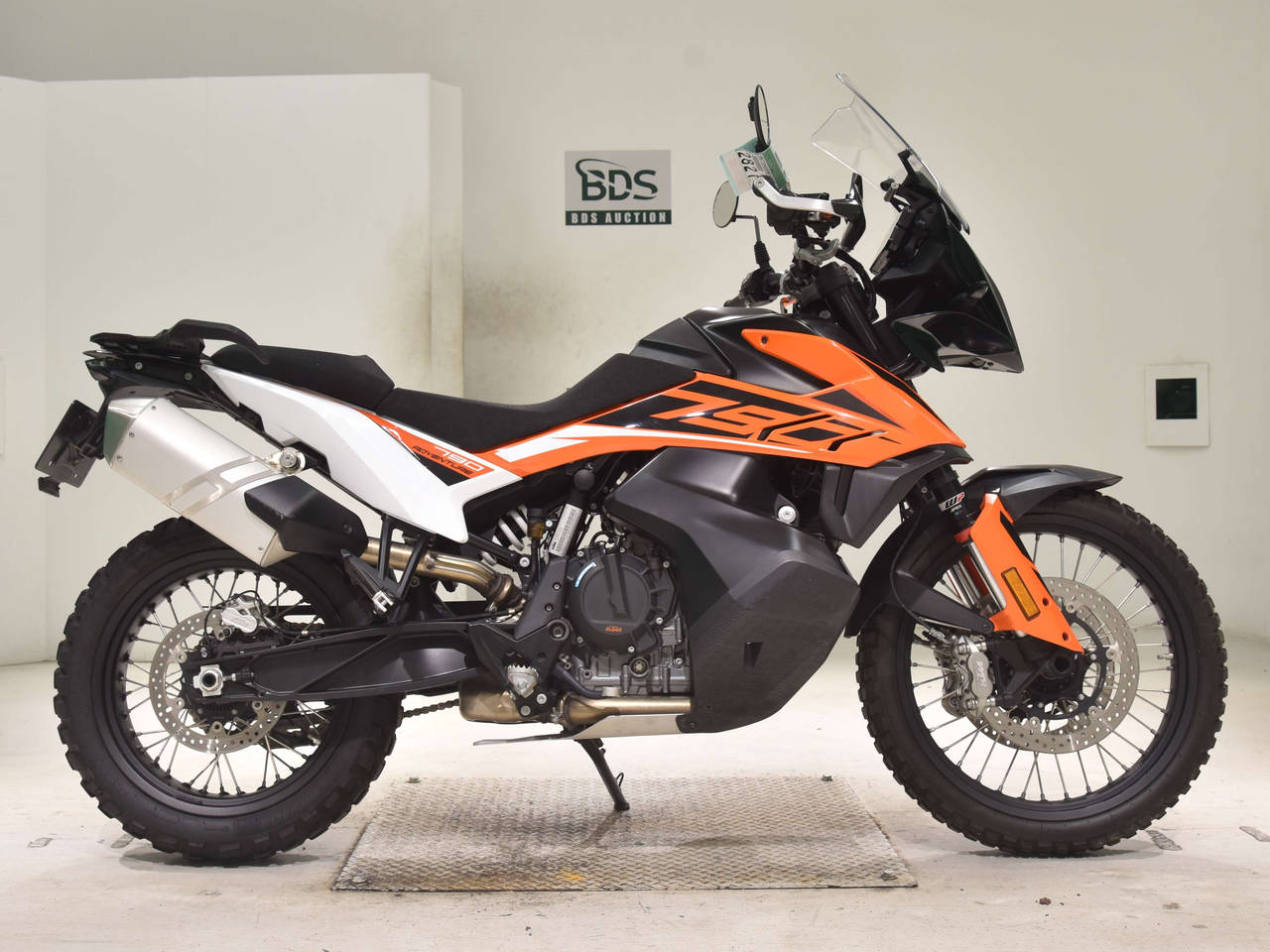 KTM 790 ADVENTURE, right