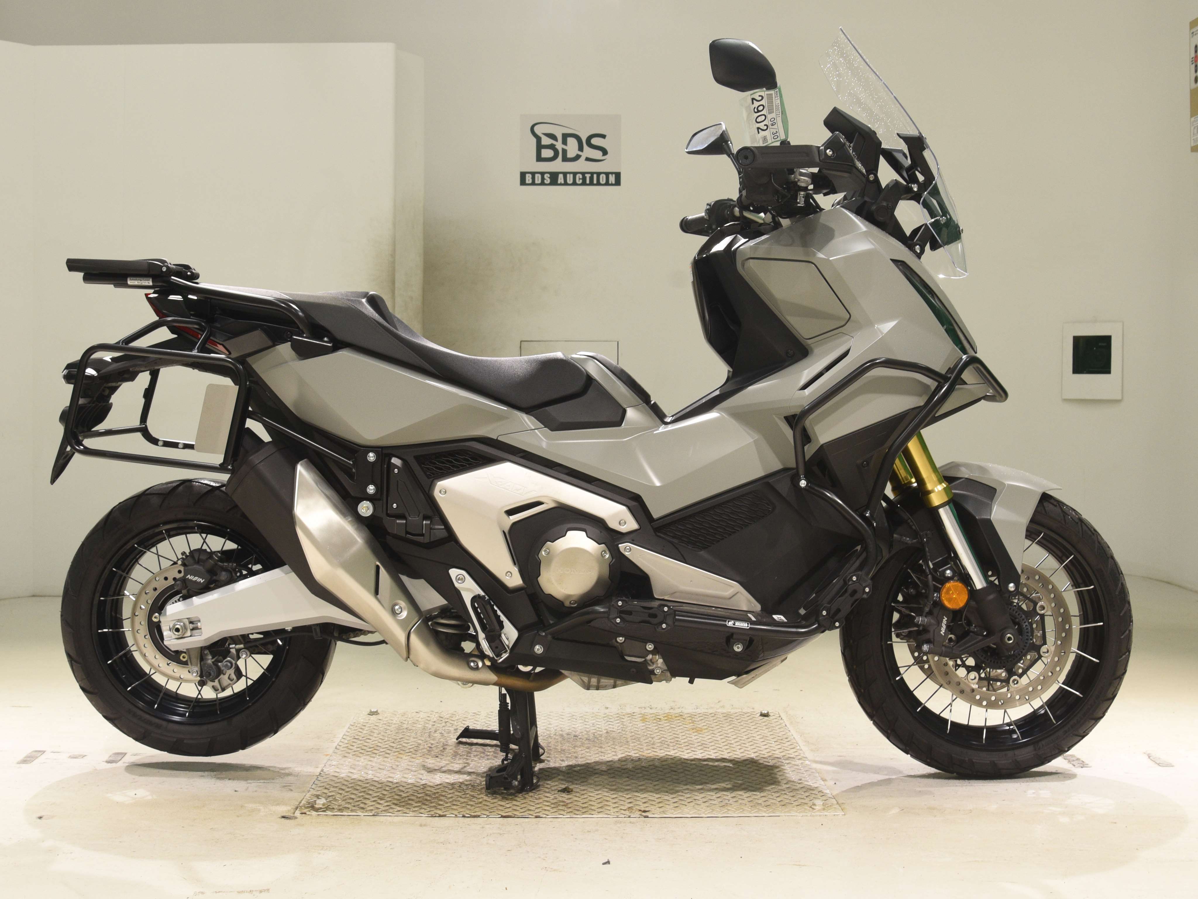 Honda X-ADV750-2