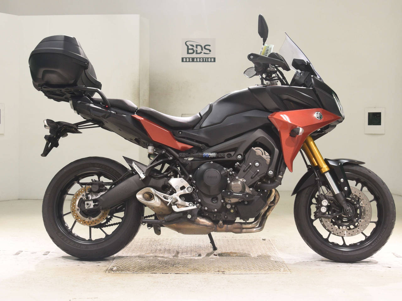 Yamaha MT-09, right