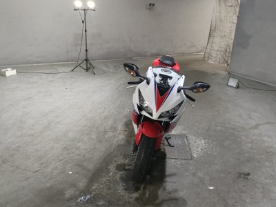 Honda CBR1000RR — фото 3