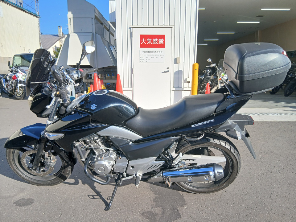 Suzuki GSR250 — фото 2