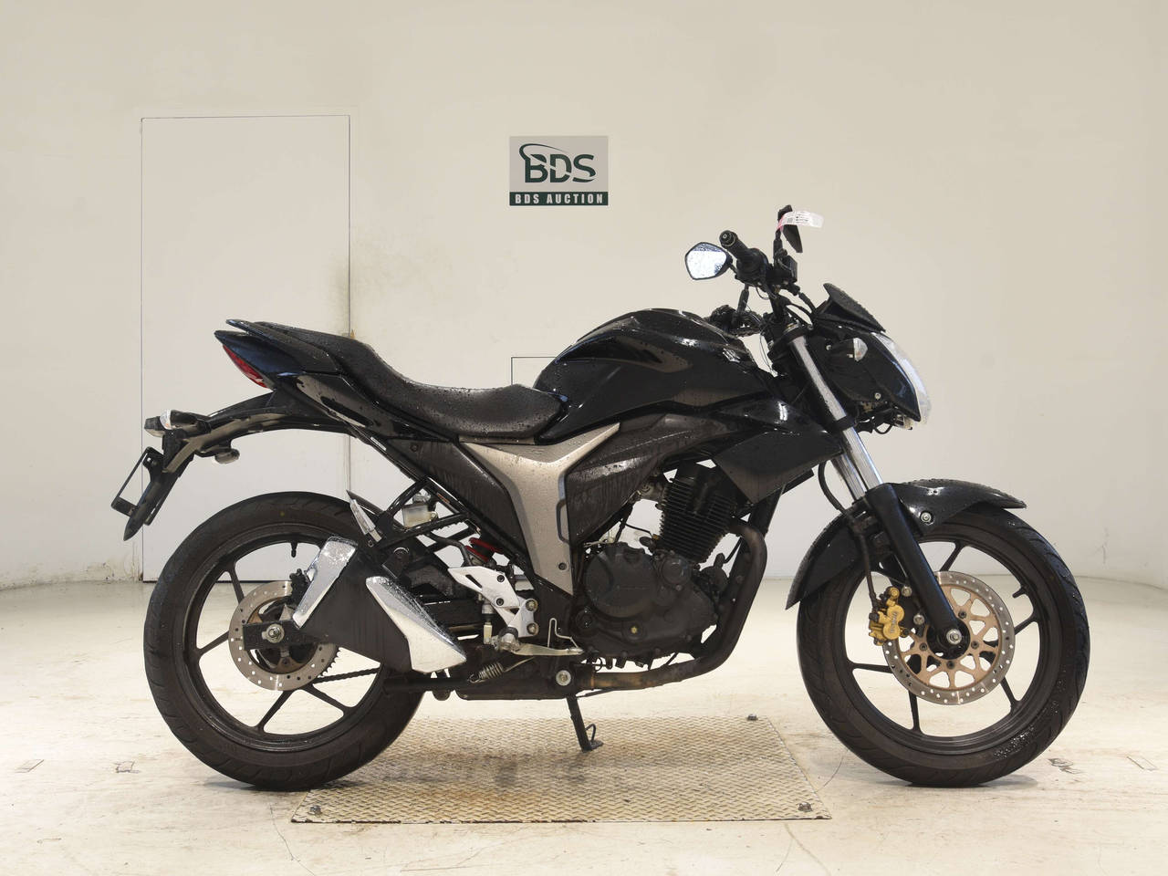 Suzuki GIXXER 150, right