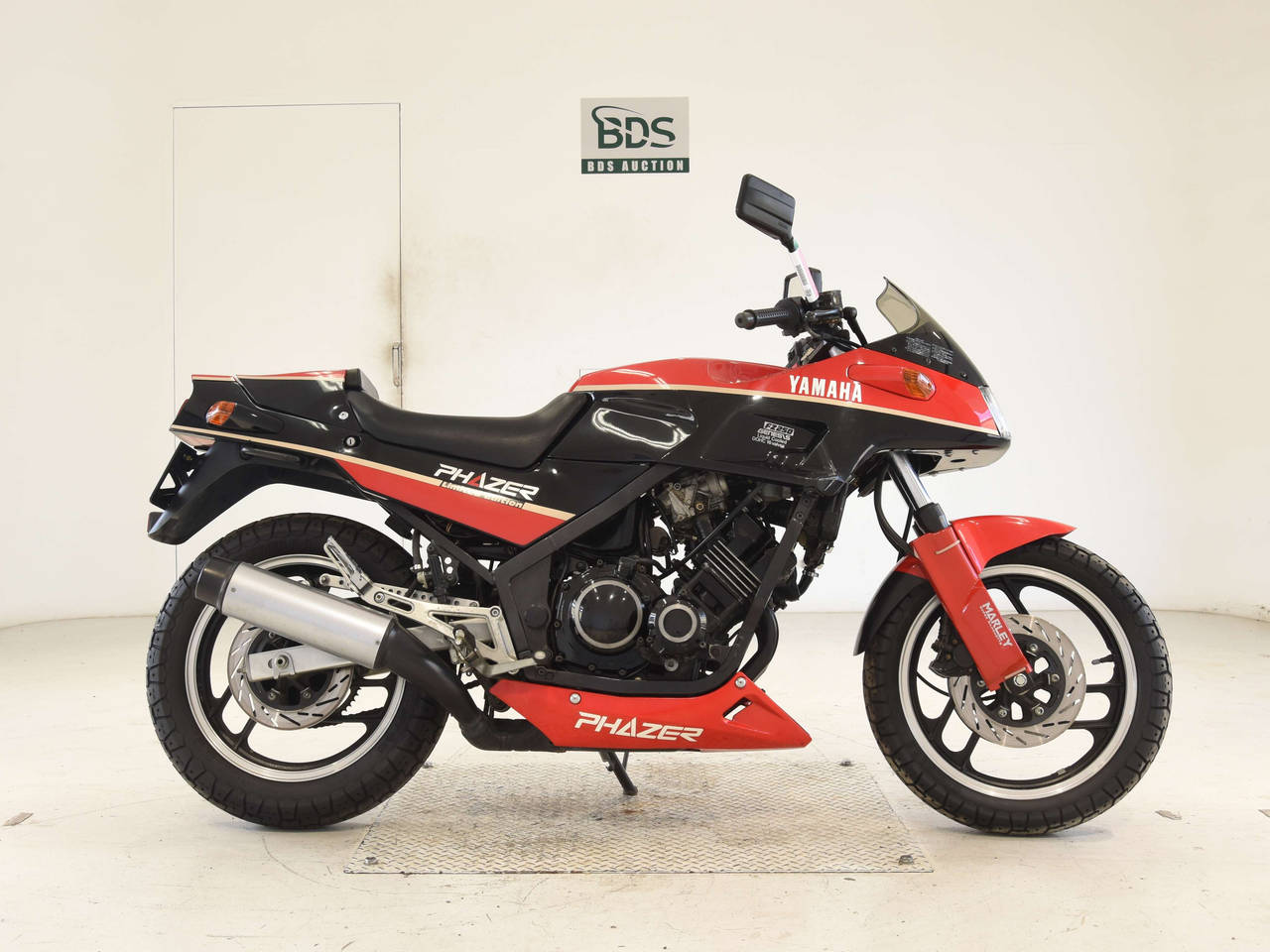 Yamaha FZ250 FAZER, right