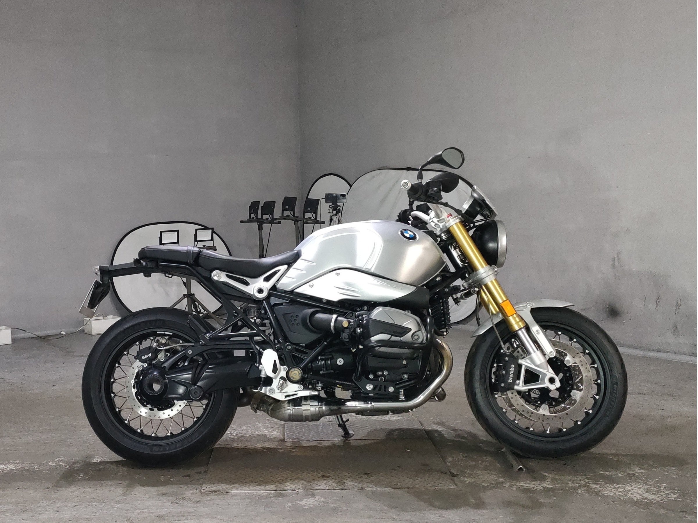 BMW R NINE T