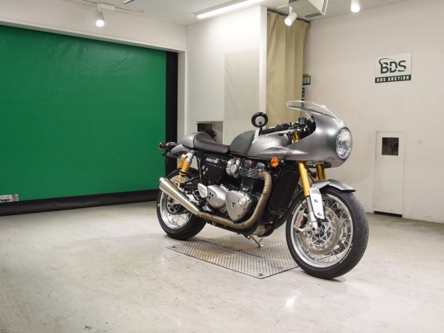 Triumph THRUXTON1200R — фото 3