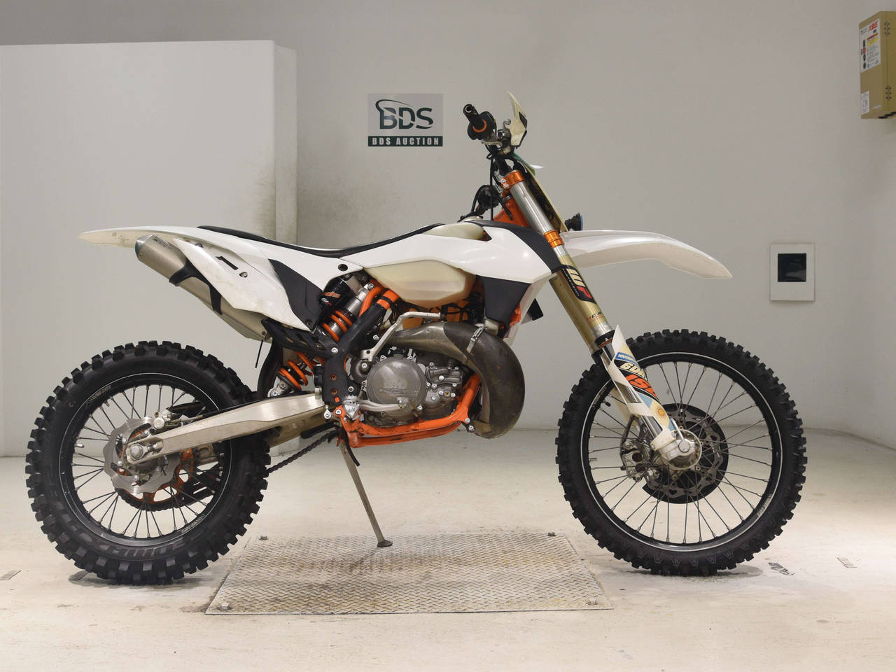 KTM 250 EXC, right