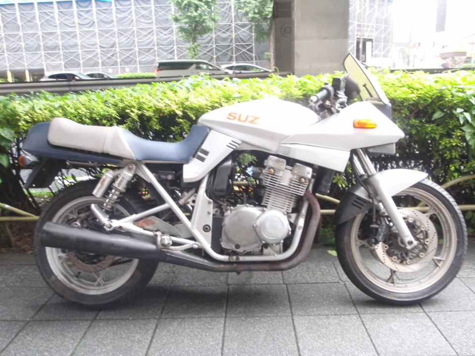 Suzuki GSX400S KATANA