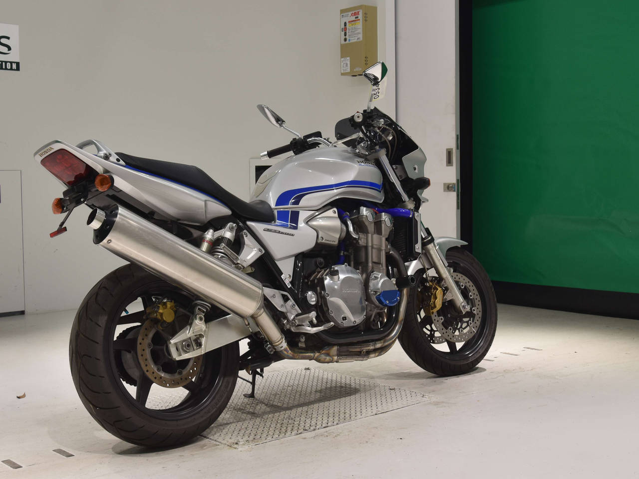 CB1300
テールカウル
中古！ HONDA CB1300SF (Super Four) Bikini Fairings / Visors