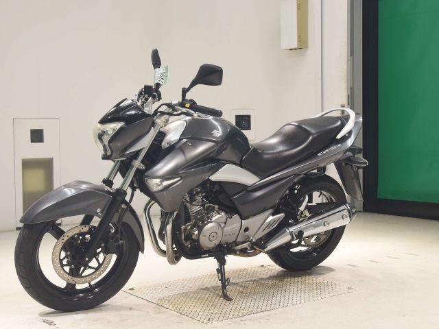 Suzuki GSR250 — фото 4