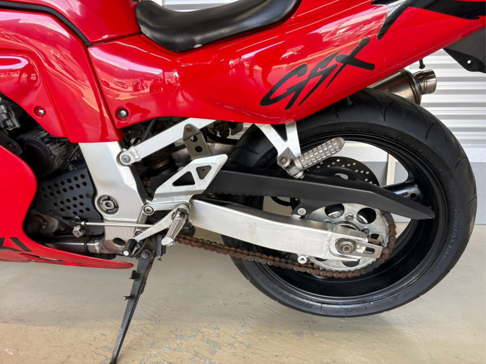 Suzuki GSX-R750 — фото 9