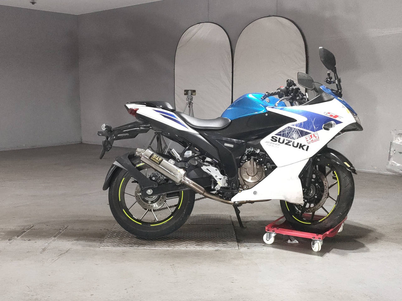 Suzuki GIXXER250SF