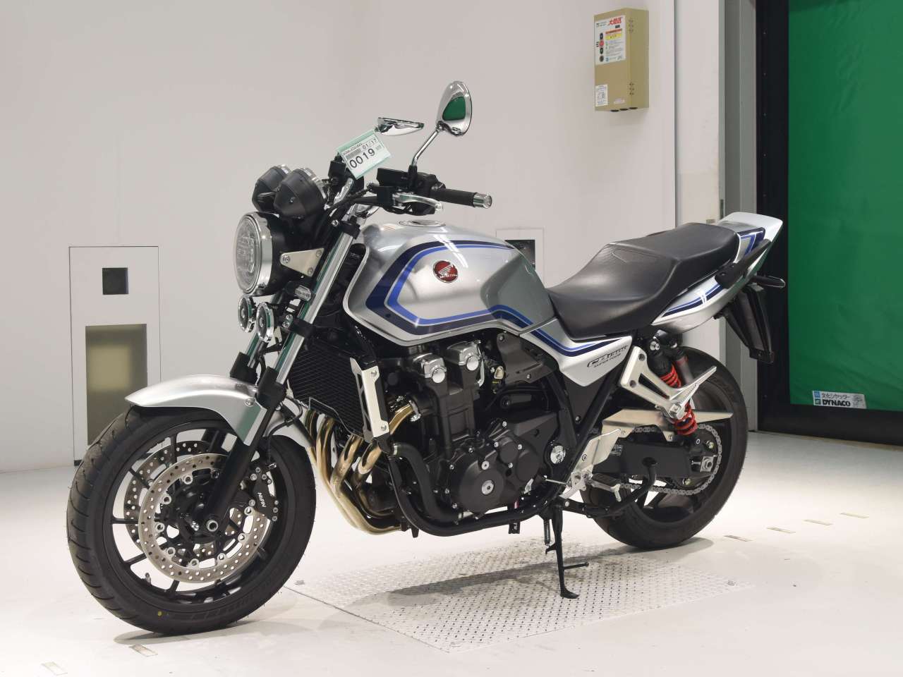 CB1300
テールカウル
中古！ HONDA CB 1300SF SC54 Exhaust Sound G.P.R. + K&N - YouTube