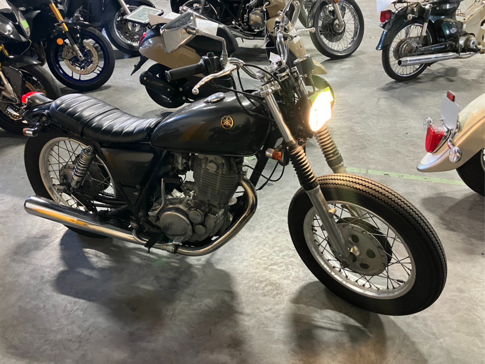 Yamaha SR400