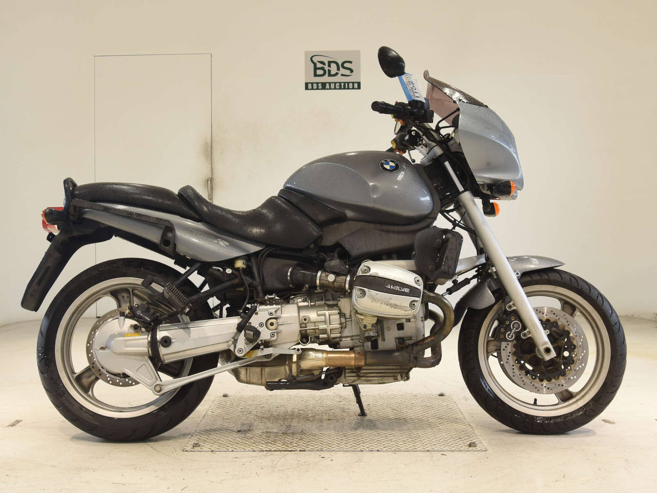 BMW R1100R, right