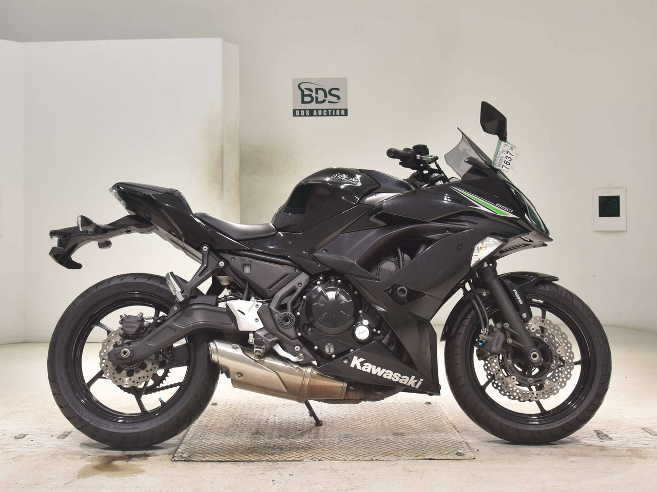 Kawasaki NINJA650A, right