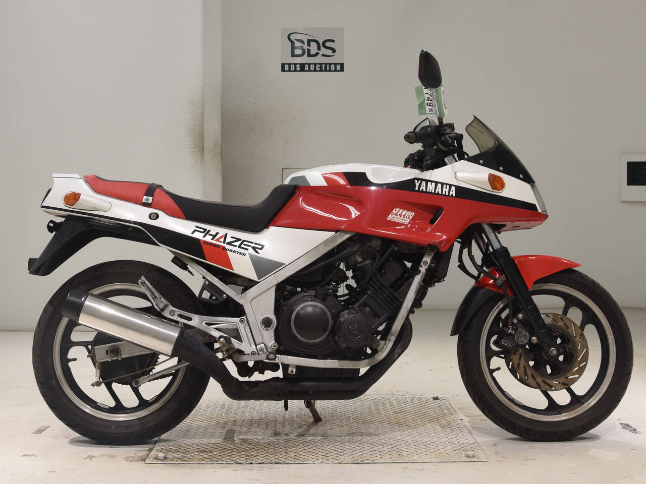 Yamaha FZ250 FAZER, right