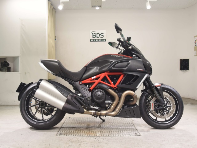 Ducati DIAVEL CARBON