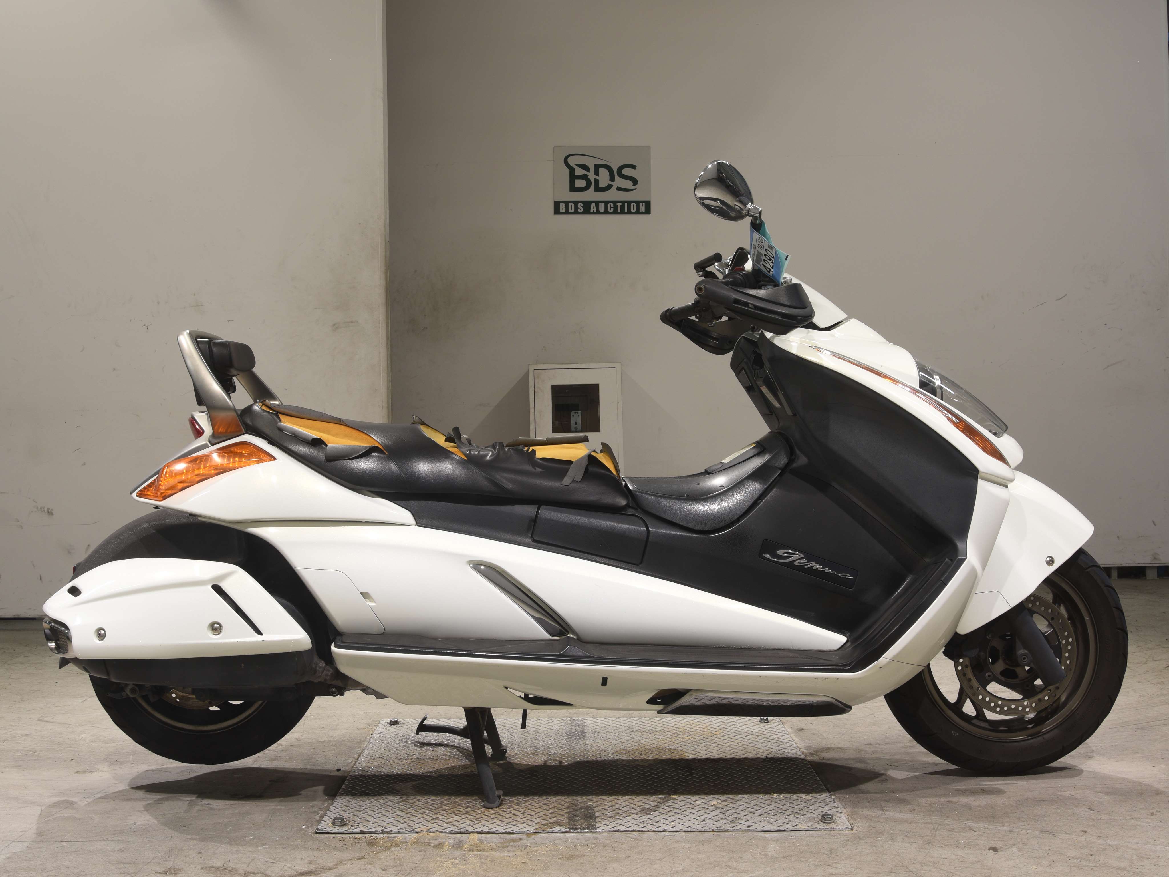 Suzuki GEMMA250