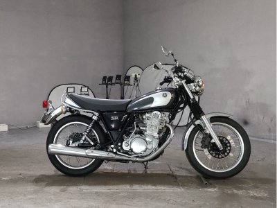 Yamaha SR400