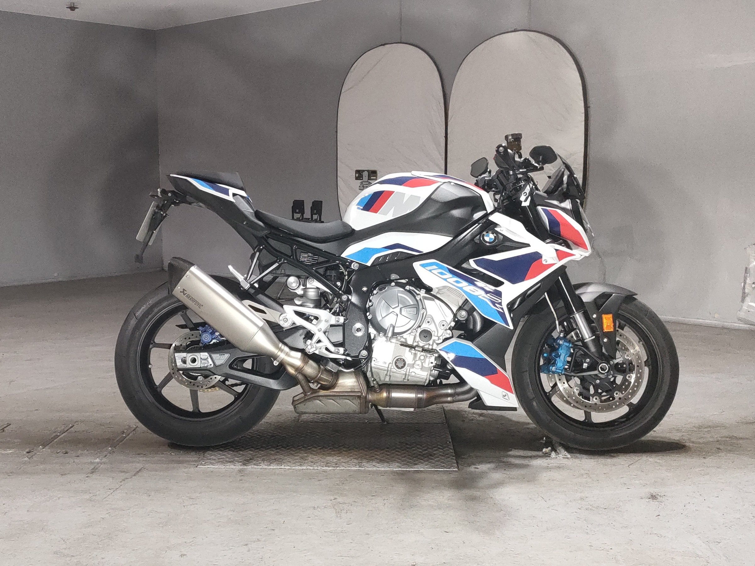 BMW M1000R