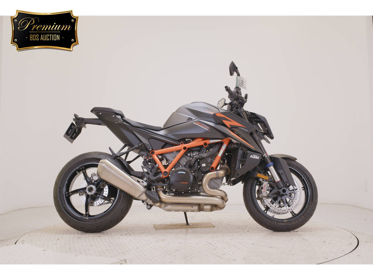 KTM 1390 SUPER DUKE R EVO, right