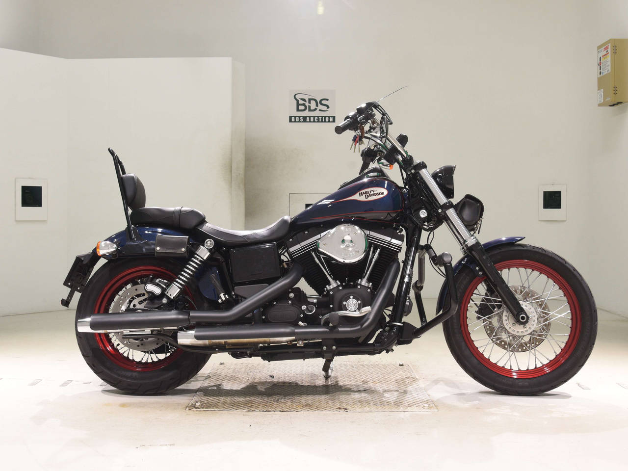 HD STREETBOB FXDB1580, right