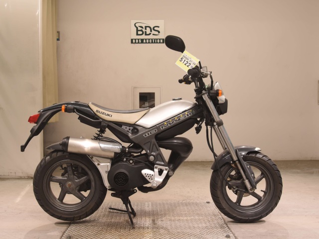 Suzuki STREET MAGIC