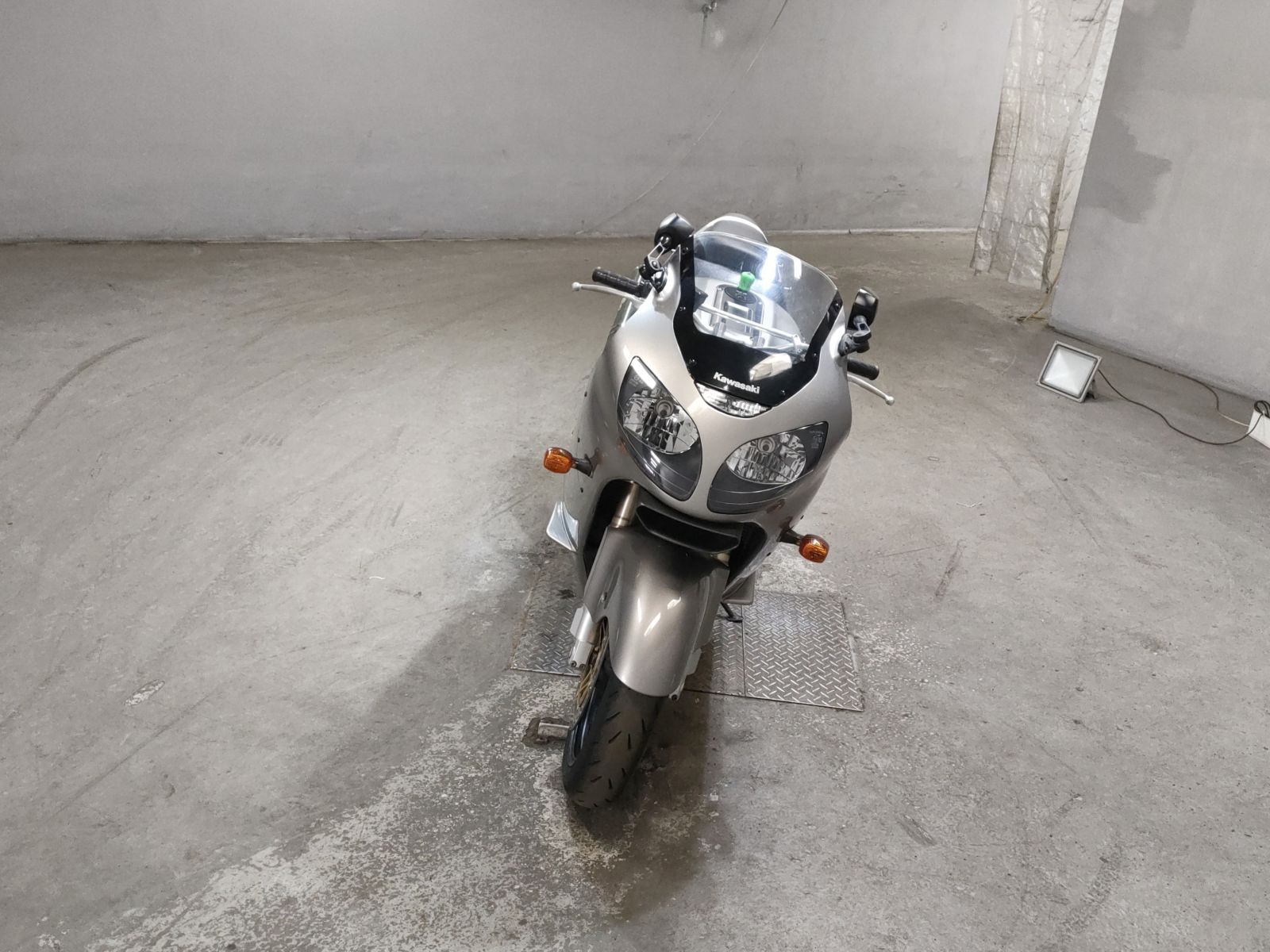 7584] Kawasaki NINJA ZX-12R - ZXT20A-006194