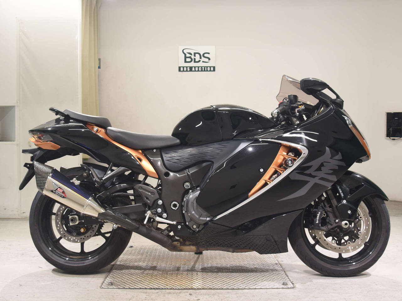Suzuki GSX1300R HAYABUSA, right