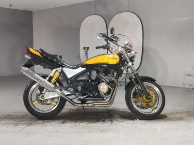 Kawasaki ZEFAR 400