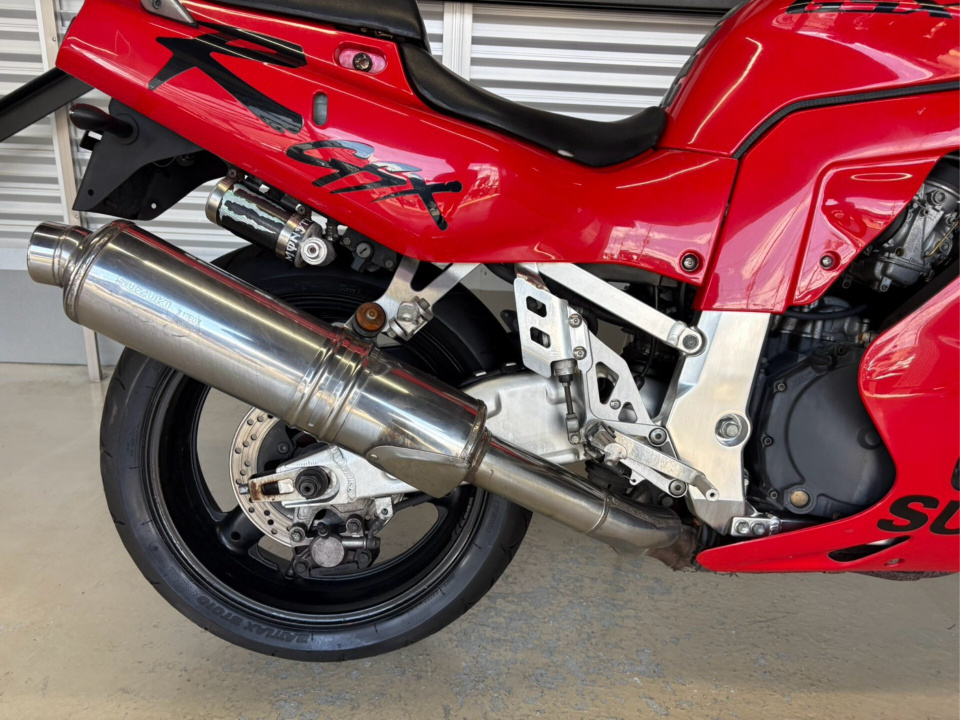 Suzuki GSX-R750 — фото 6