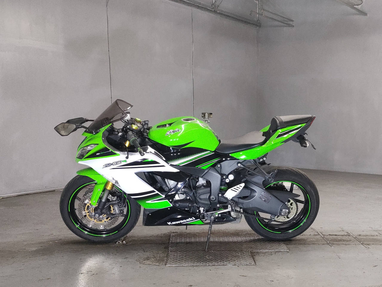 5184] Kawasaki ZX-6R - JKBZX636EFA014718