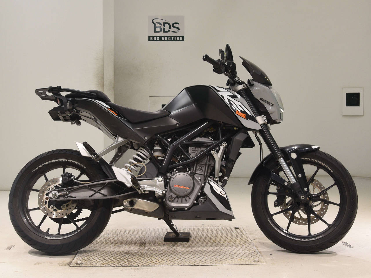 KTM 125 DUKE, right
