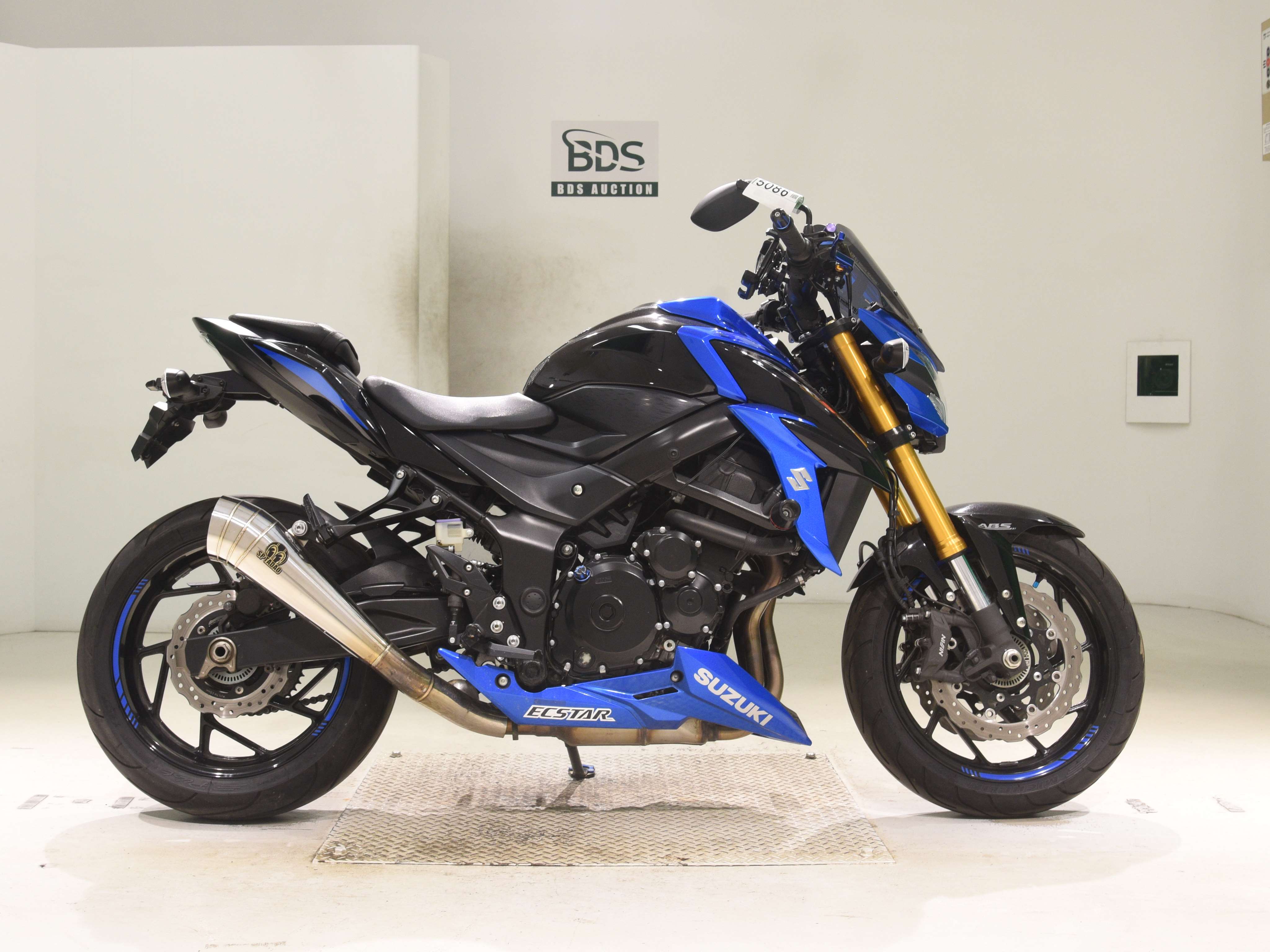Suzuki GSX-S750