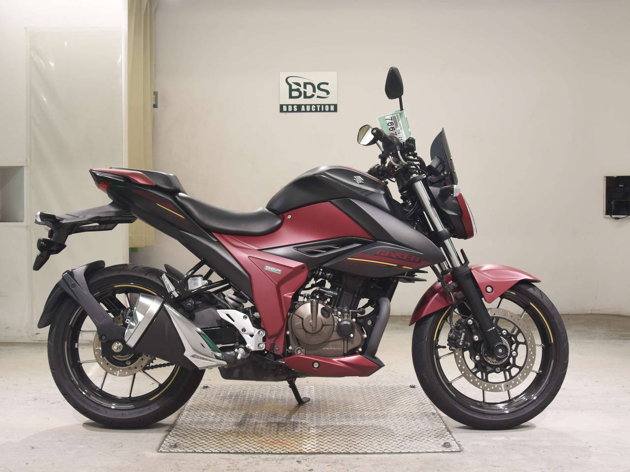 Suzuki GIXXER250