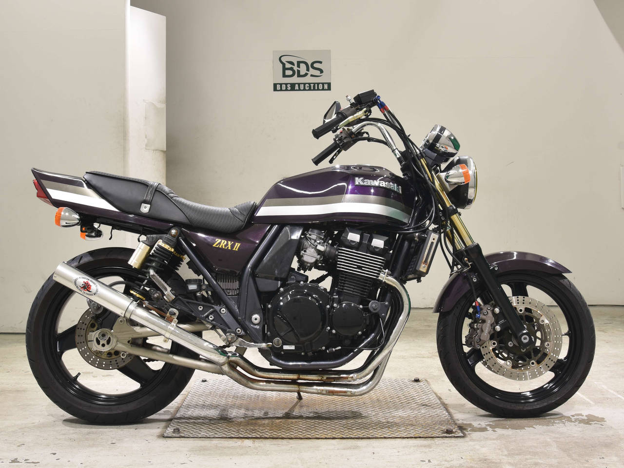 Kawasaki ZRX400, right