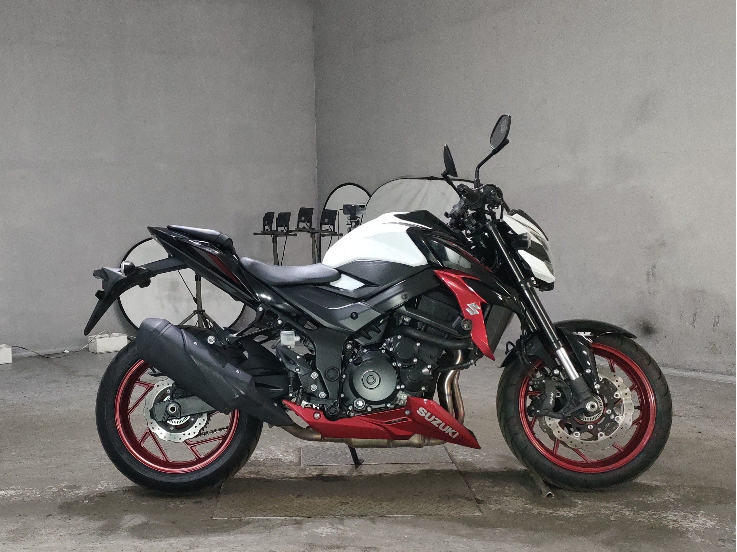 Suzuki GSX-S750
