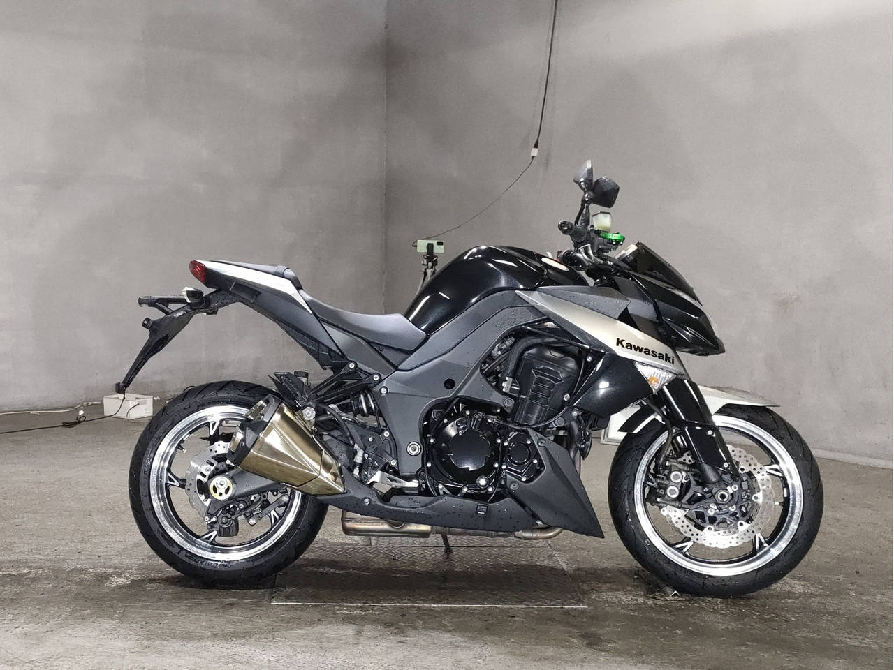 7616] Kawasaki Z1000 - JKAZRT00DDA000810