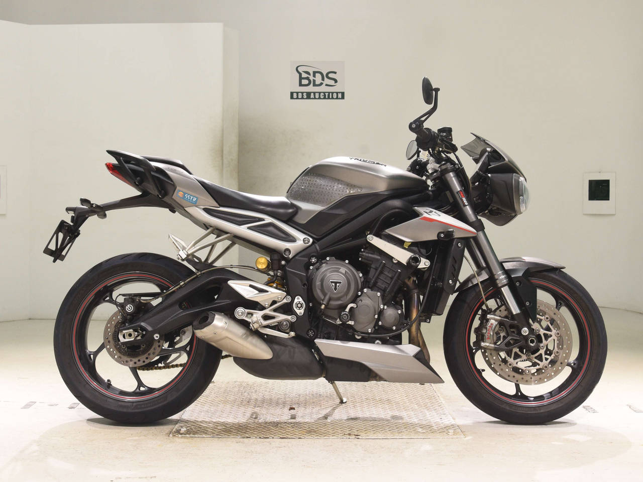 Triumph STREET TRIPLE RS, right