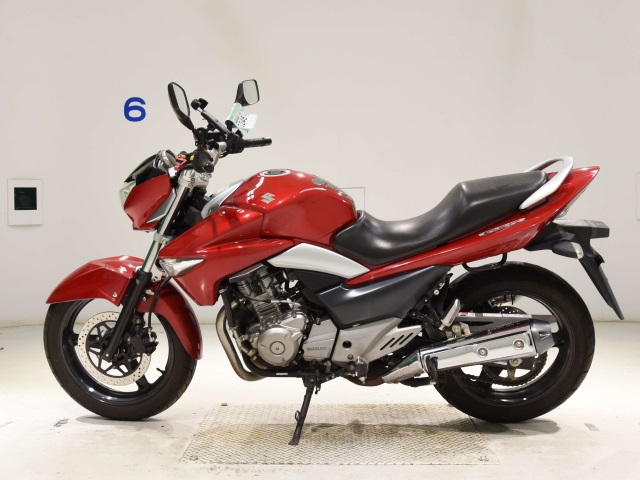 Suzuki GSR250 — фото 2