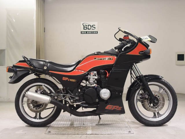 5049] Kawasaki GPZ400 - ZX400A-007928