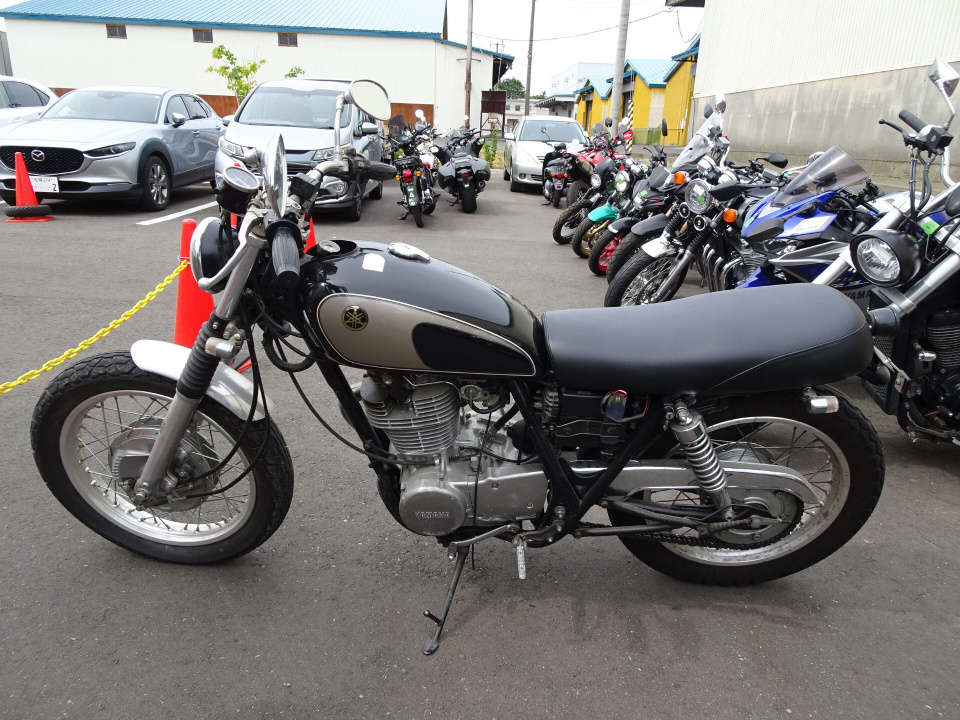 Yamaha SR400 — фото 2
