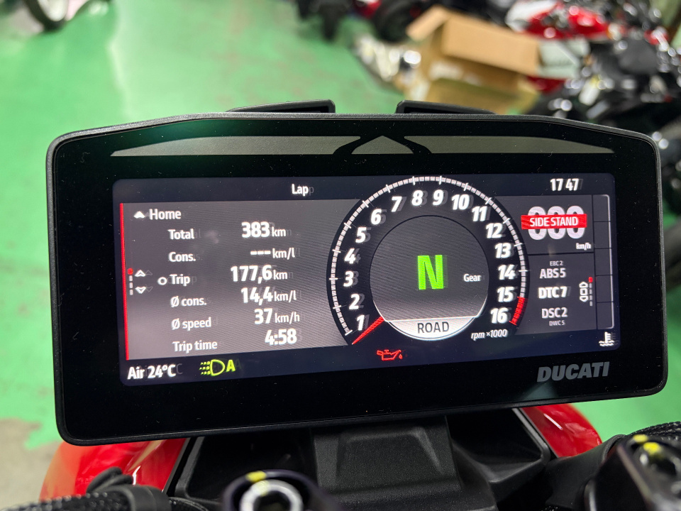 Ducati STREET FIGHTER V4S — фото 3