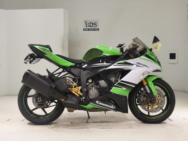 3077] Kawasaki ZX-6RA - JKBZX636EFA016994