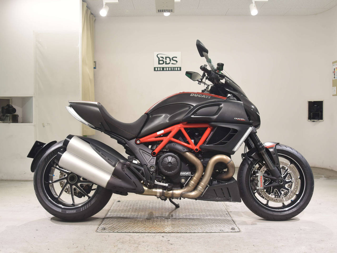Ducati DIAVEL CARBON