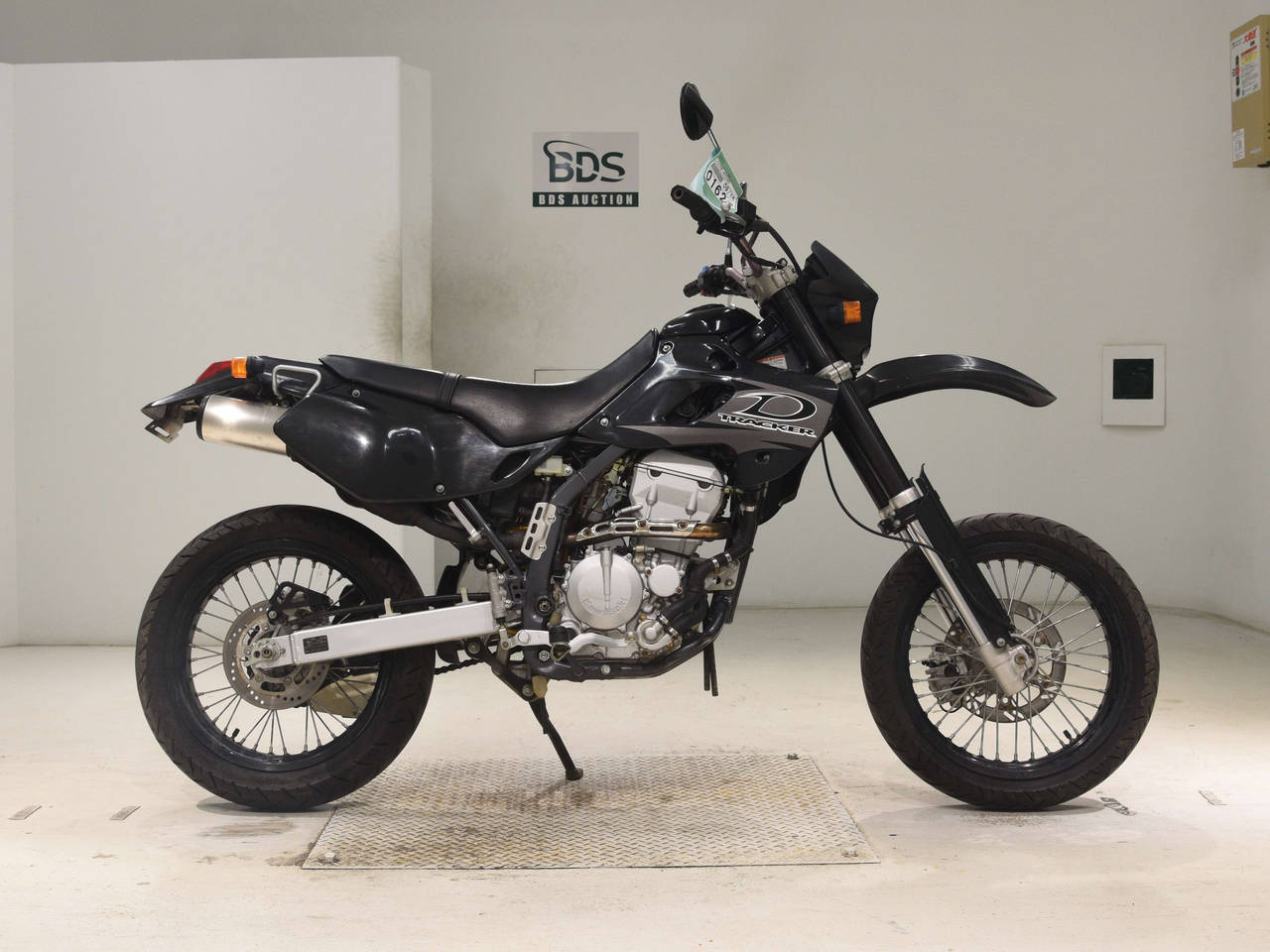 Kawasaki D-TRACKER250, right