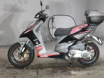 Aprilia SR MOTARD 125 — фото 2